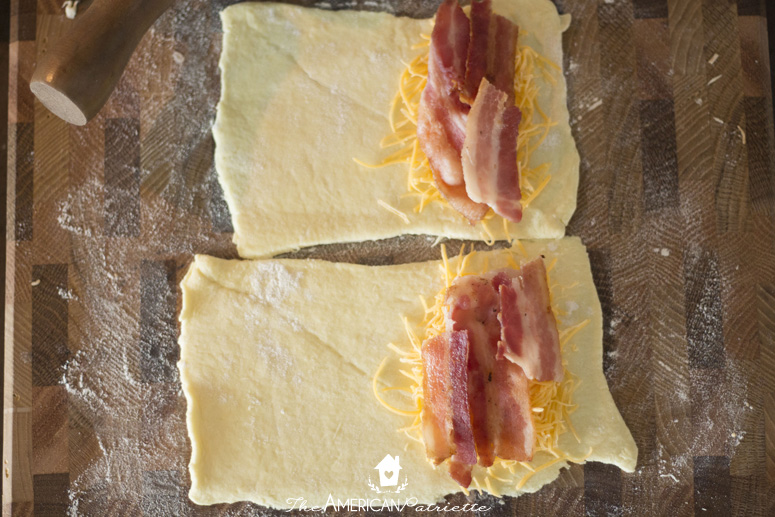 Crescent Roll Meat & Cheese Kolaches - Perfect for a snack or appetizer and also makes for a yummy breakfast!