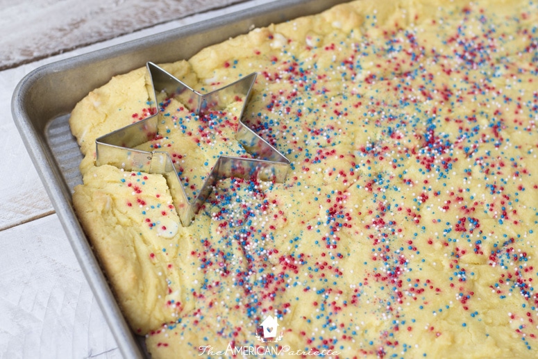 Patriotic Cake Mix Lemonade Cookies (How to Perfectly Cut Cookies into Any Shape)