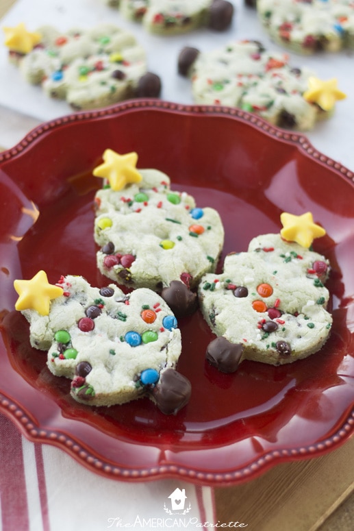 Chocolate Chip Pistachio Christmas Tree Cookies - the perfect Christmas cookies for Santa!