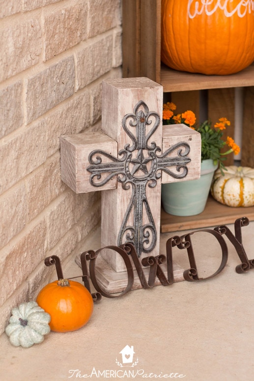 Ideas for Decorating a Small Front Porch for Fall