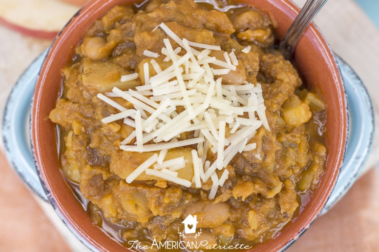 Easy Slow Cooker Apple, Pumpkin, and Pork Chili